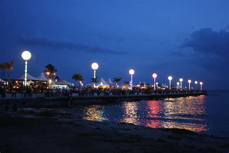  Zamboanga City's Paseo del Mar:  A Sparkling Promenade by the Emerald Sea!